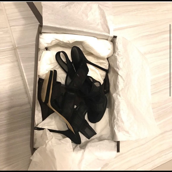 Gucci Heels - Picture 3 of 6